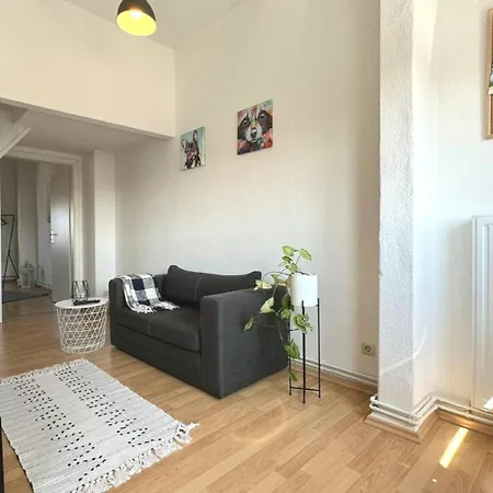 Apartment-best Location! Apartamento